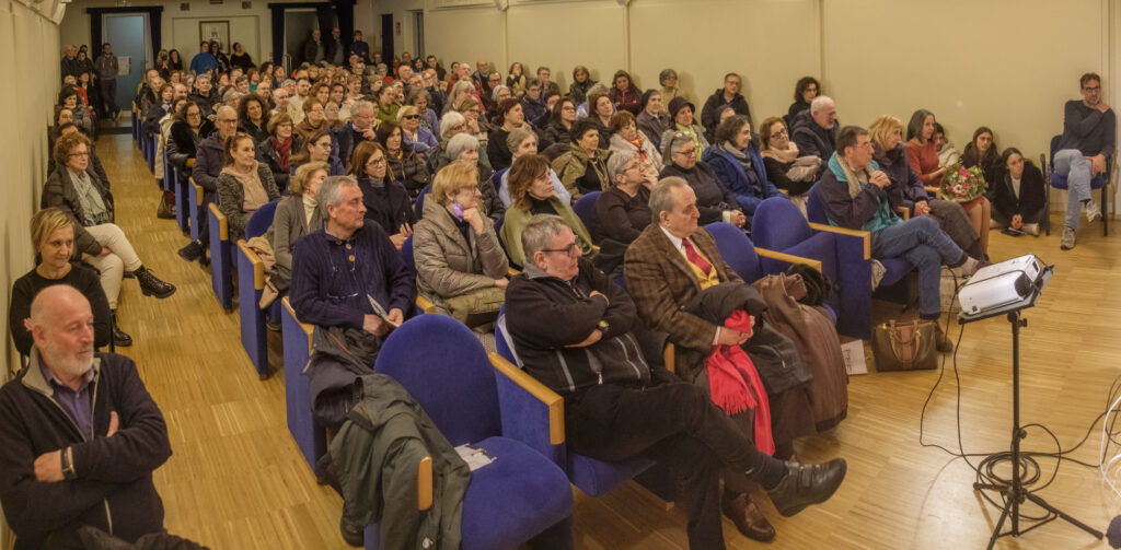 Sala piena al Teatro Zenucchini Rovato (BS), 07 marzo 2023